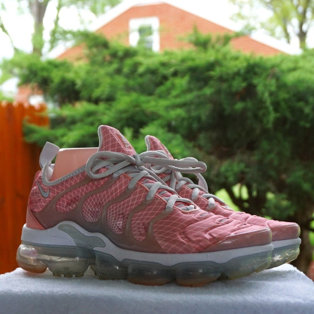 RARE Women's Nike Vapor Max Plus Bleached Coral sneakers sz 8.5 M